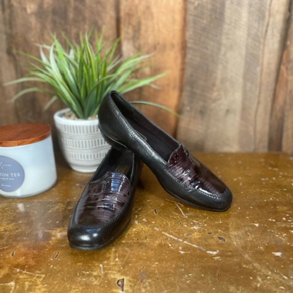 Munro Snakeskin Print Loafer - Size Medium - Excellent Condition - Size 7